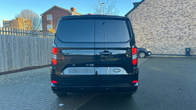 Ford Transit Custom 320 L1 Diesel Fwd 2.0 EcoBlue 150ps H1 Double Cab Van Limited - Image 11